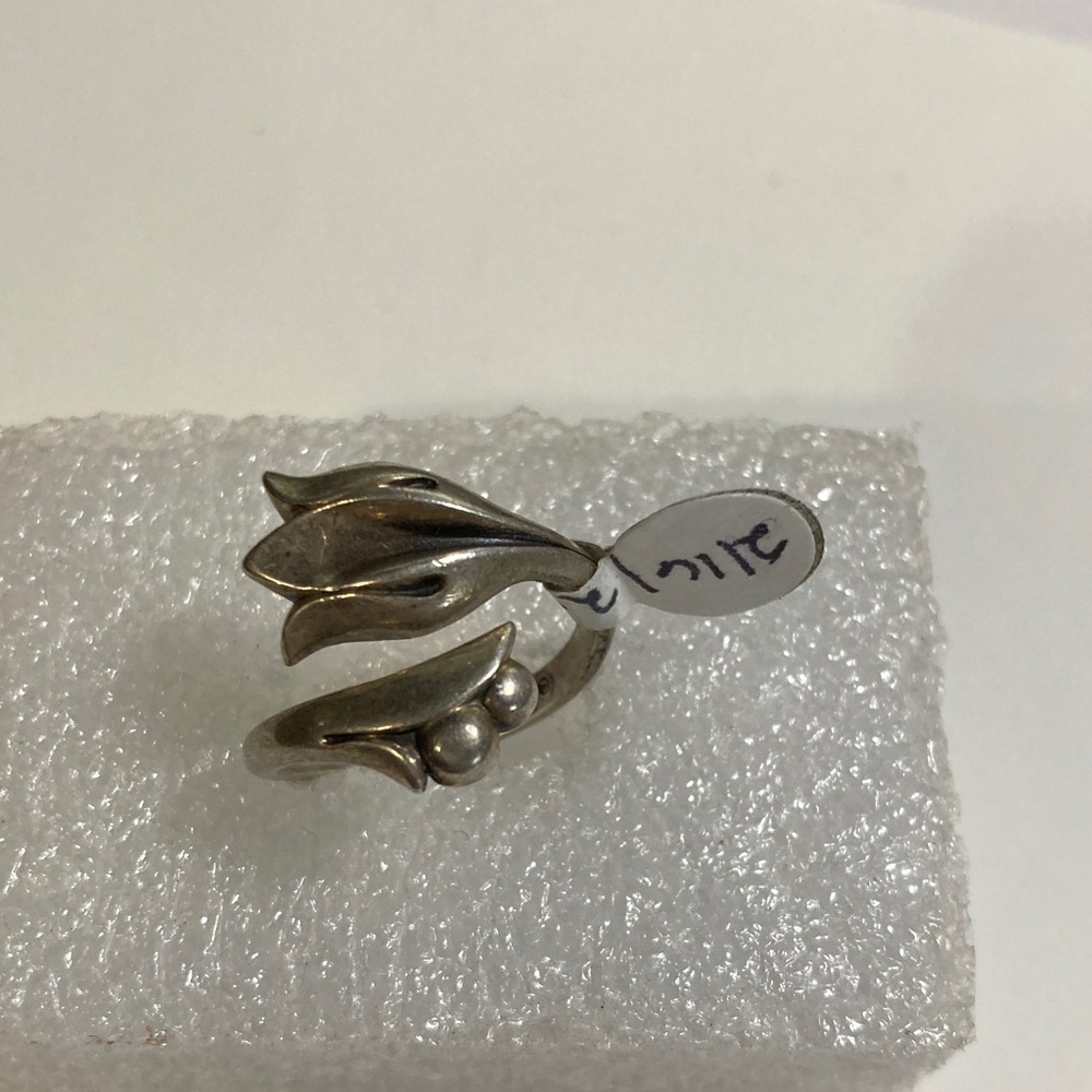 Avon Sterling Silver Beaded Ring - Picture 6 of 6